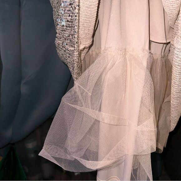 Nwt Women's DRAPER JAMES RSV V-Neck Sequin Dress
by DRAPER JAMES RSVP SZ 8 - Picture 6 of 16